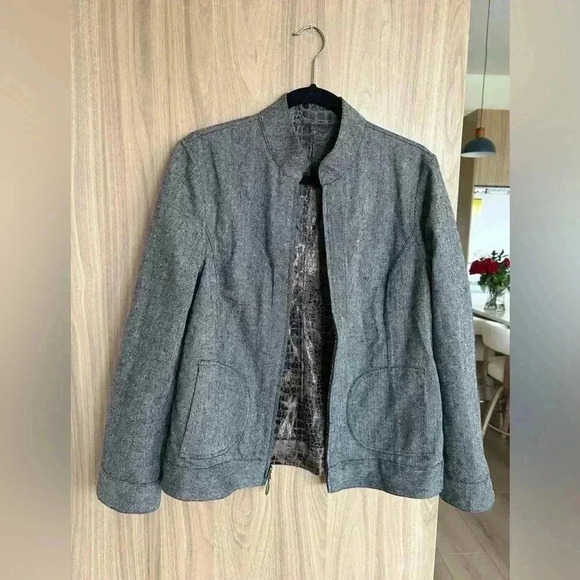 Chico’s Reversible jacket size 1 zipper gray snake skin medium - Picture 6 of 9